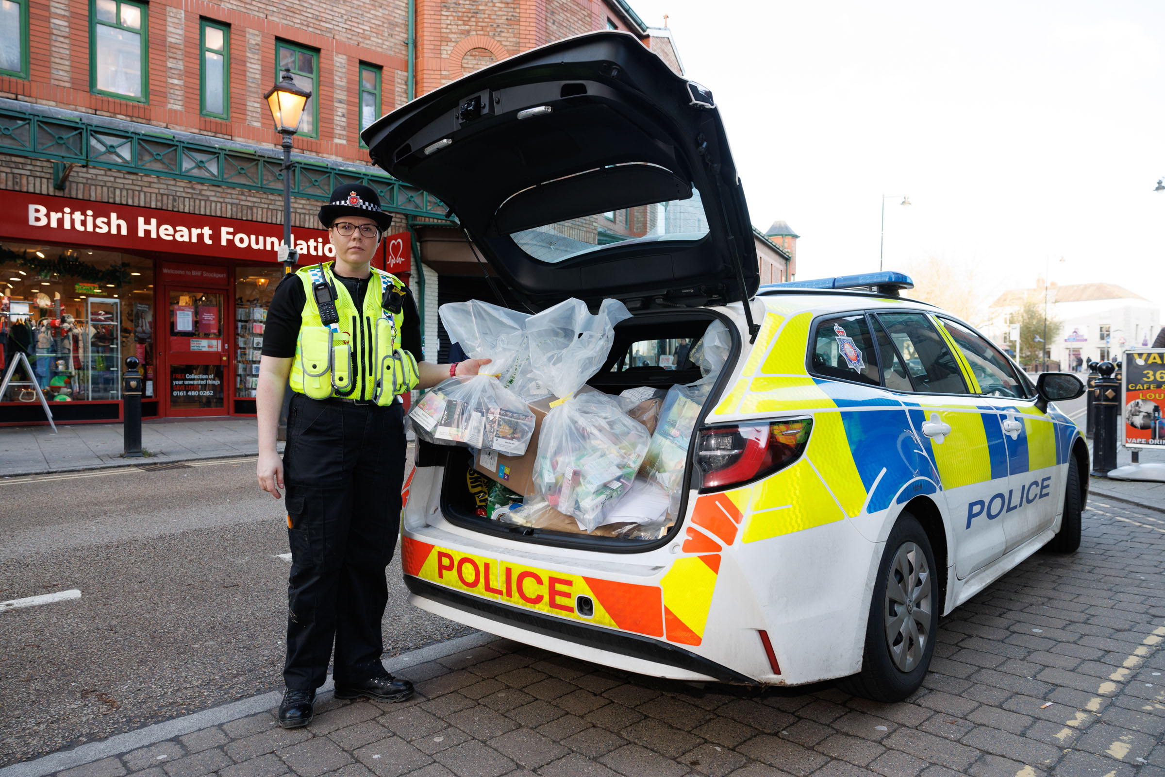 Police officer with illegal vapes
